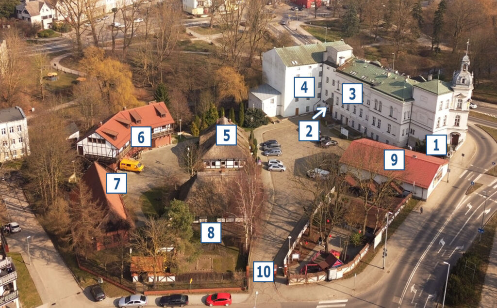 Zdjęcie z lotu ptaka ukazujące rozmieszczenie budynków na terenie Muzeum