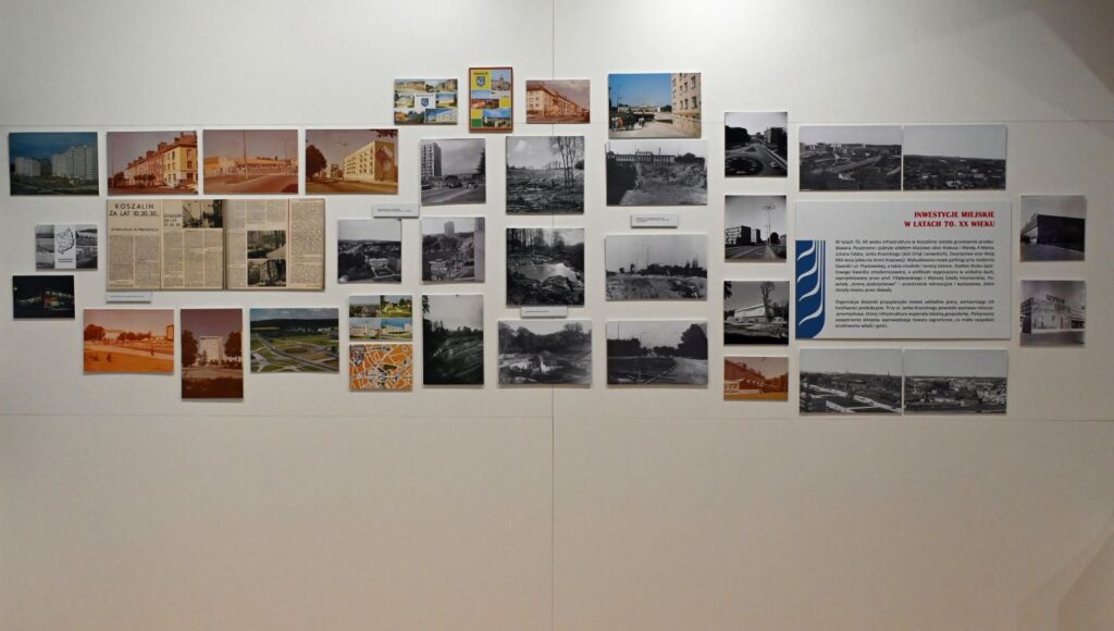 Fragment wystawy z archiwalnymi fotografiami, mapami, pocztówkami i materiałami dokumentującymi rozwój Koszalina (kliknięcie powiększy zdjęcie).