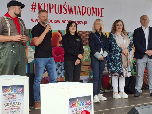 Kolorowe neony, muzyczne przeboje sprzed kilku dekad, smaki PRL-u, ziemniaczane eksperymenty, wystawy, rękodzieło i opowieści o historii Koszalina. To wszystko podczas festynu „Kolorowe odcienie szarości PRL”